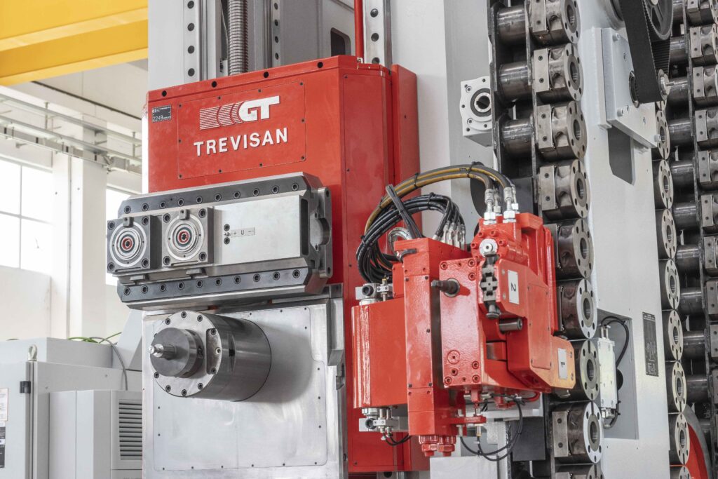 CNC Trevisan machining center with an integrated facing head